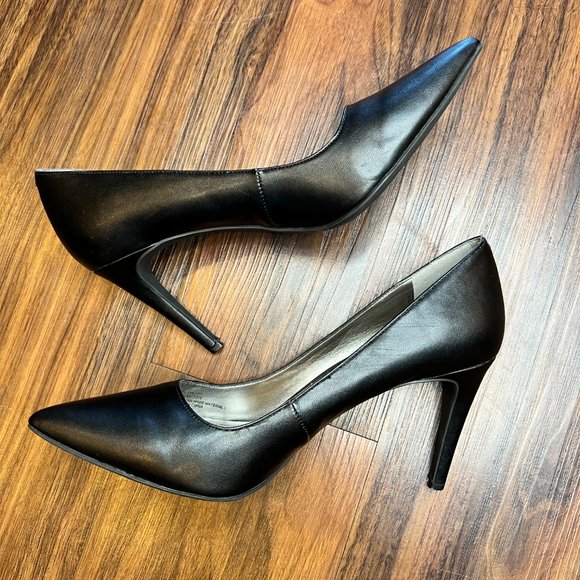 BCBGeneration Pointy Toe Pump Heels Size 8.5 - Picture 4 of 9